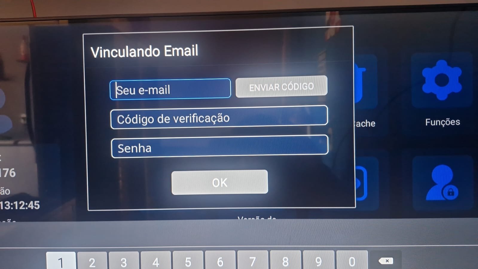 Formulário do AlphaPlay para informar e-mail, código de verificação e senha